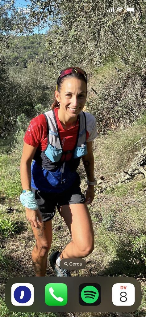 Laura Ramírez en trail running per la muntanya
